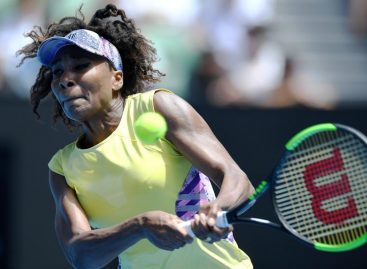 Venus Williams se mantiene con vida en Australia y sin ceder sets