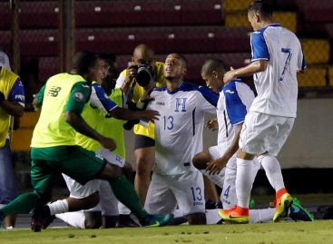 Honduras vence a Panamá y avanzó hacia el título