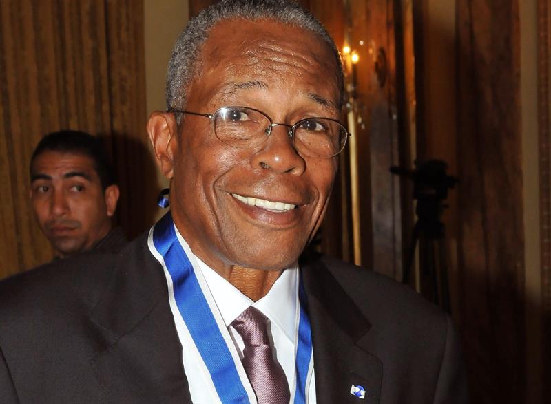 El legendario Rod Carew superó el primer mes de su doble trasplante