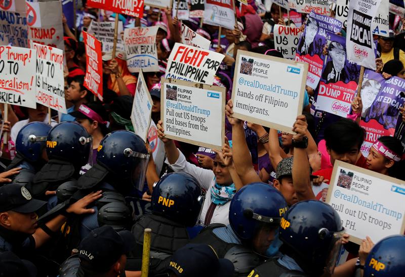 Protestaron ante la embajada de EE.UU. en Manila contra Trump