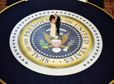 Donald Trump y Melania presumieron triunfo en su primer baile presidencial