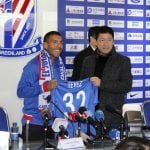 Tévez inició su aventura en Shanghái con el desafío de evolucionar al fútbol chino