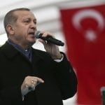 Gobierno turco despidió a 367 funcionarios y cerró dos canales de televisión