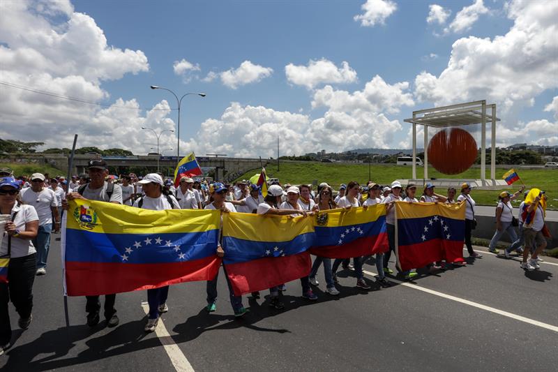 Oposición venezolana marchó en Caracas por elecciones y fin de la «dictadura»