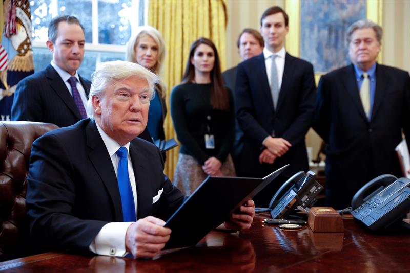Trump dio luz verde a la construcción de dos polémicos oleoductos