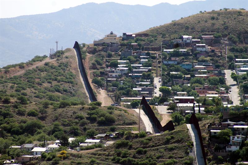 El muro que Trump construirá y que inmigrantes y narcotraficantes ya han cruzado