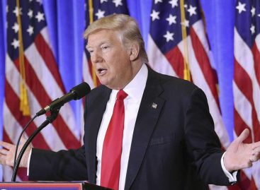 Trump coincide con su asesor en que la prensa es «el partido de la oposición»