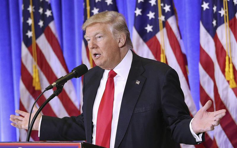 Trump coincide con su asesor en que la prensa es «el partido de la oposición»