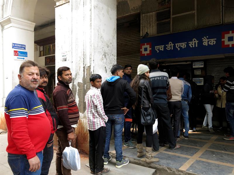 India abrió el grifo del efectivo luego de tres meses de sequía
