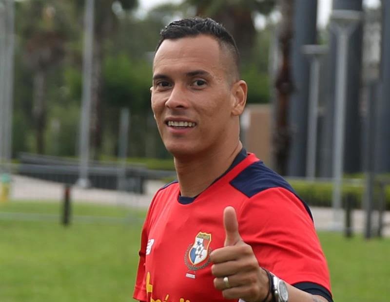 Blas Pérez regresa a Panamá y fichó por Árabe Unido, a sus 36 años
