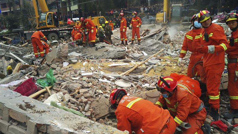 Siete muertos y dos sobrevivientes en derrumbe de edificio en China