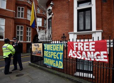 Assange pidió al Reino Unido y Suecia que «restablezcan» su libertad