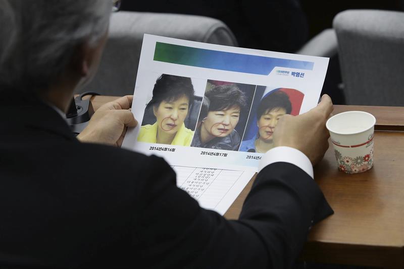 Más de 400 artistas surcoreanos demandaron a la presidenta Park por su lista negra