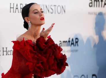 Katy Perry lanzó por sorpresa su cuarto disco «Chained to the rhythm»