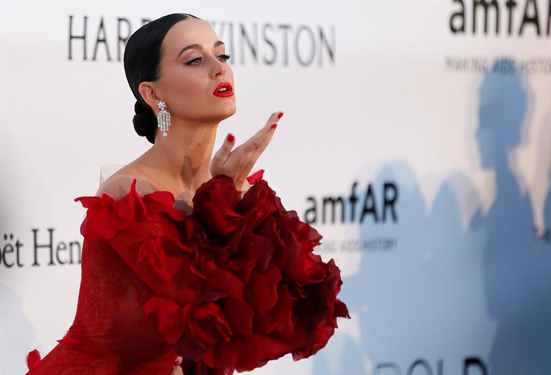 Katy Perry lanzó por sorpresa su cuarto disco «Chained to the rhythm»