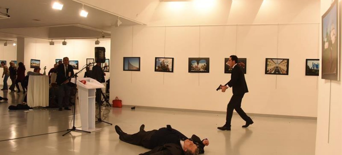 Imagen del asesino de embajador ruso en Turquía ganó el World Press Photo