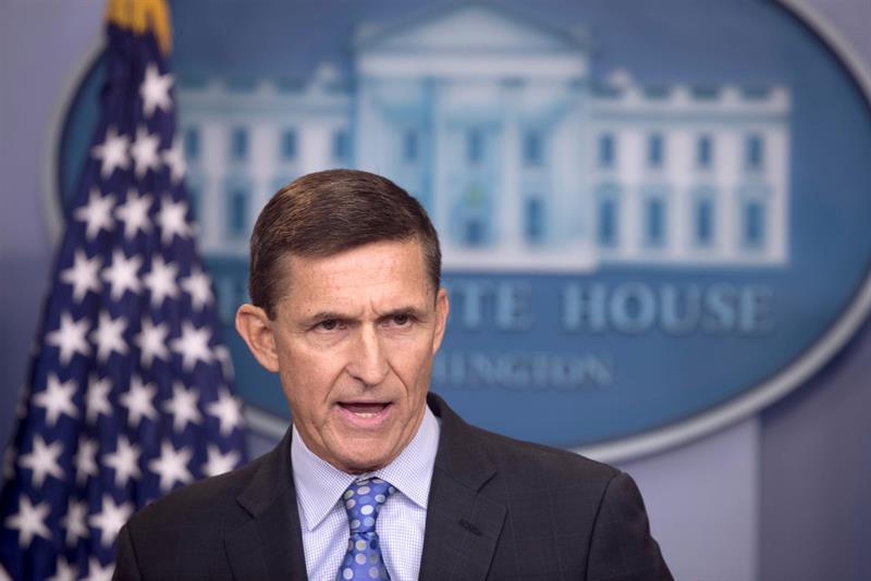 Relación con Rusia cobró primera víctima del Gobierno de Trump