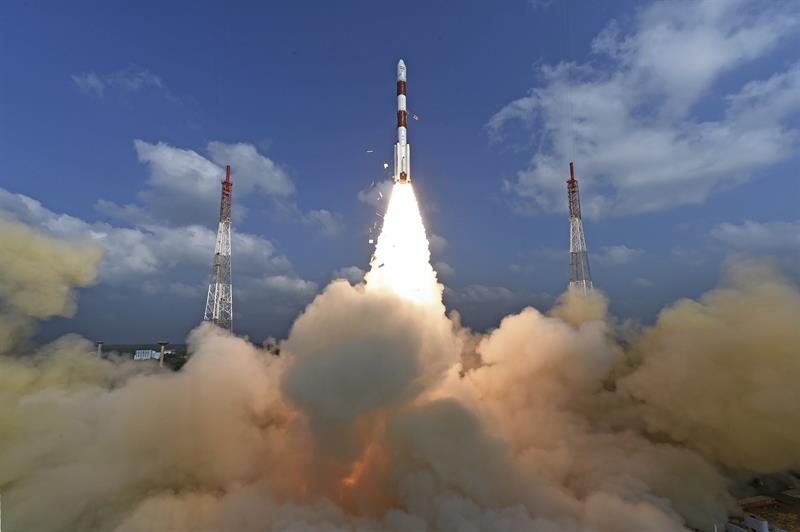 India lanzó al espacio cifra récord  de 104 satélites en un solo cohete