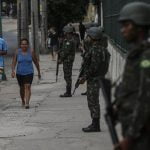 Asaltante murió tras tirotear  a militares que protegen Río