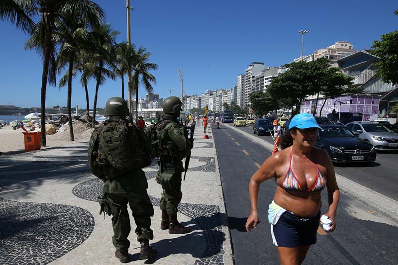 Ejército brasileño blindó las calles de Río en vísperas del carnaval
