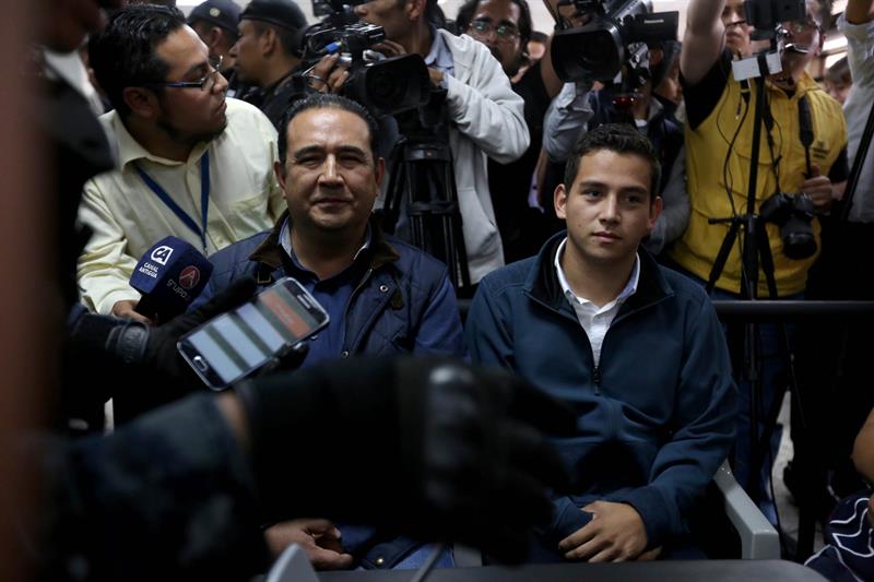 Libertad condicional para hijo  y hermano del presidente de Guatemala