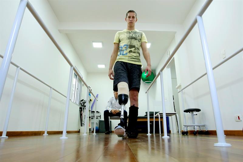 Follmann celebra «la vida» y piensa en los Paralímpicos tras accidente aéreo