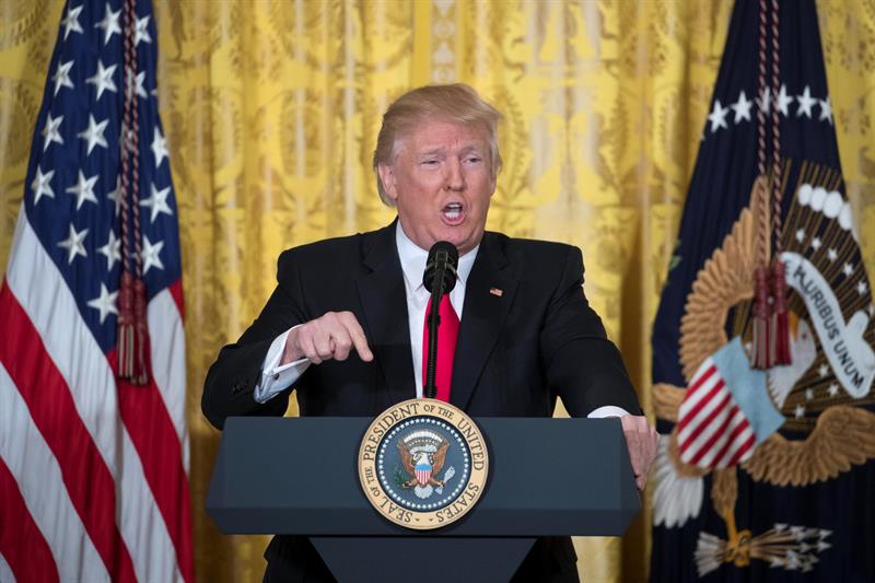 Casa Blanca pospuso hasta la semana próxima nuevo decreto migratorio