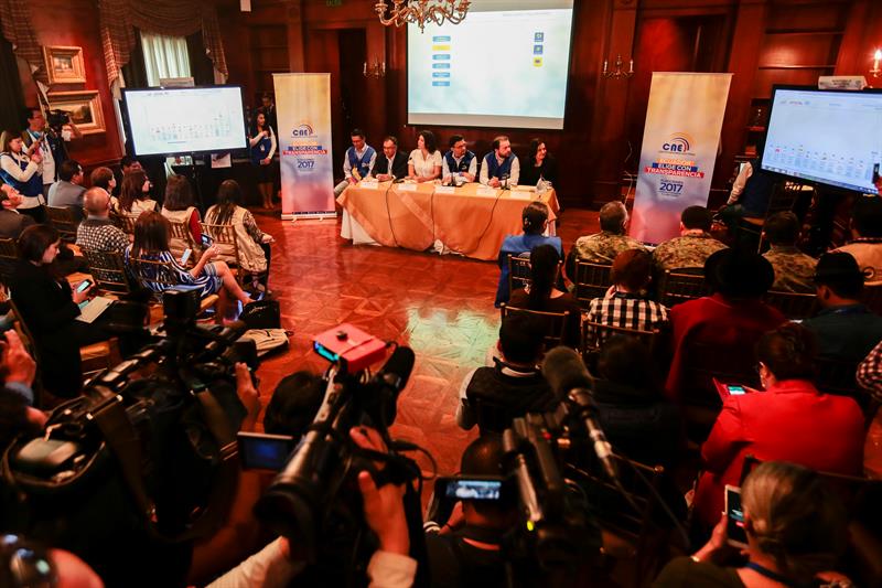 CNE de Ecuador confirmó que habrá segunda vuelta por la Presidencia