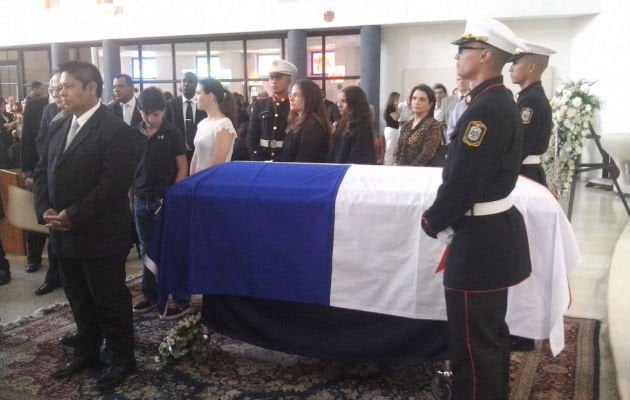 Con honores de Estado despiden a Ricardo Arias Calderón