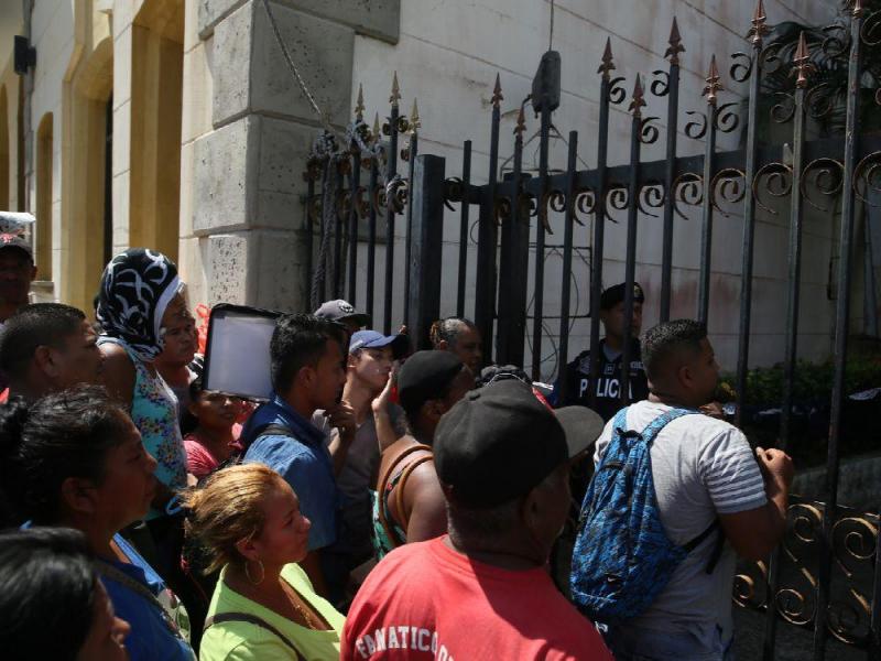 Amonestan a Gustavo Him por desórdenes en entrega de permisos para Carnaval