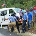 Un muerto y 11 heridos tras vuelco de transporte privado en vía hacia Coclesito