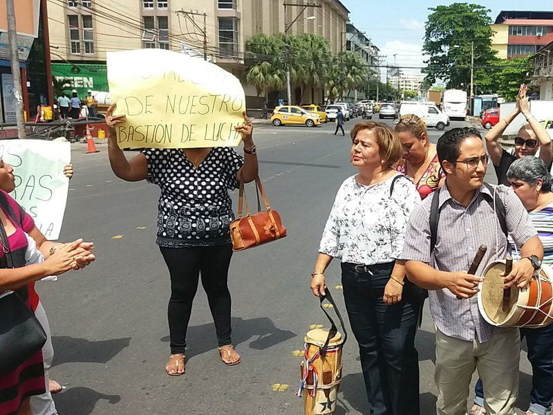 Padres y docentes de colegios que serán demolidos llegan a un acuerdo