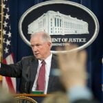 Fiscal general de Estados Unidos en la cuerda floja por contactos con Rusia