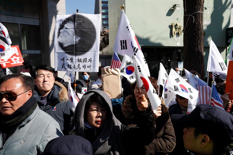 Manifestaciones a favor y en contra de Park en Seúl a la espera del veredicto