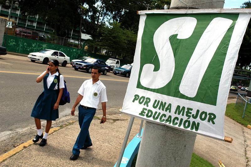 Panamá se prepara para empezar el curso con 10.000 alumnos sin escuela