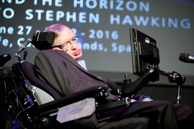 Stephen Hawking criticó fuertemente al laborista Jeremy Corbyn