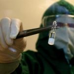 Nueva vacuna oral contra el ébola cura a los chimpancés