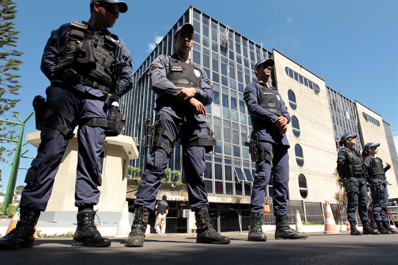 Fiscales alertan sobre planes para frenar la lucha contra la corrupción en Brasil