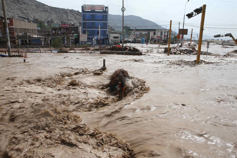 Lima amaneció por segundo día consecutivo con inundaciones