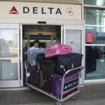 Veto de aparatos electrónicos en vuelos respondería a la amenaza yihadista