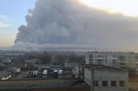 Evacuaron a habitantes ucranianos por explosión en depósito de municiones