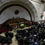 Supremo venezolano decide asumir las competencias del Parlamento por su desacato