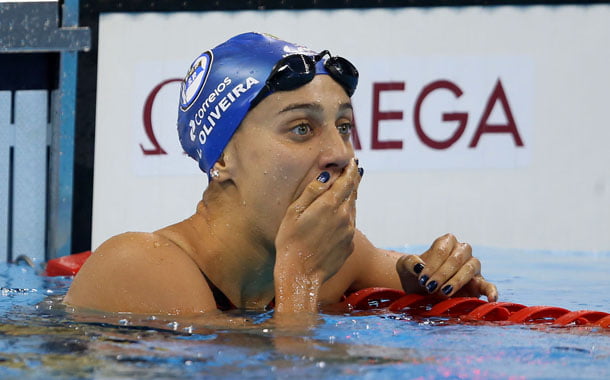Nadadora olímpica brasileña Larissa Oliveira sigue hospitalizada tras caerle un árbol