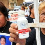 Denuncian discriminación contra afectados por consumo de jarabe producido por la CSS