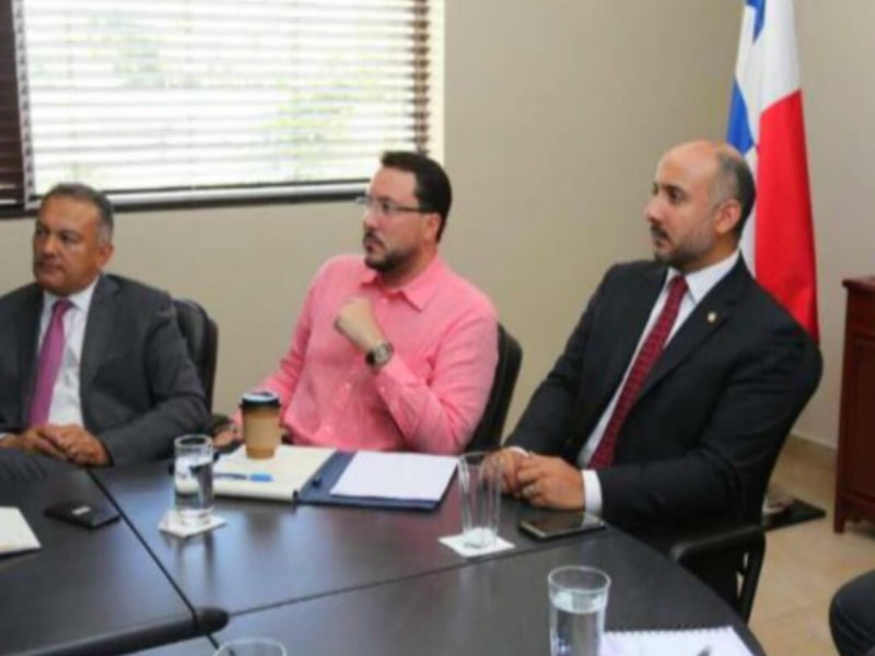 Reciclando: Reenganchan en la AMP a un primo del Presidente acusado de corrupción