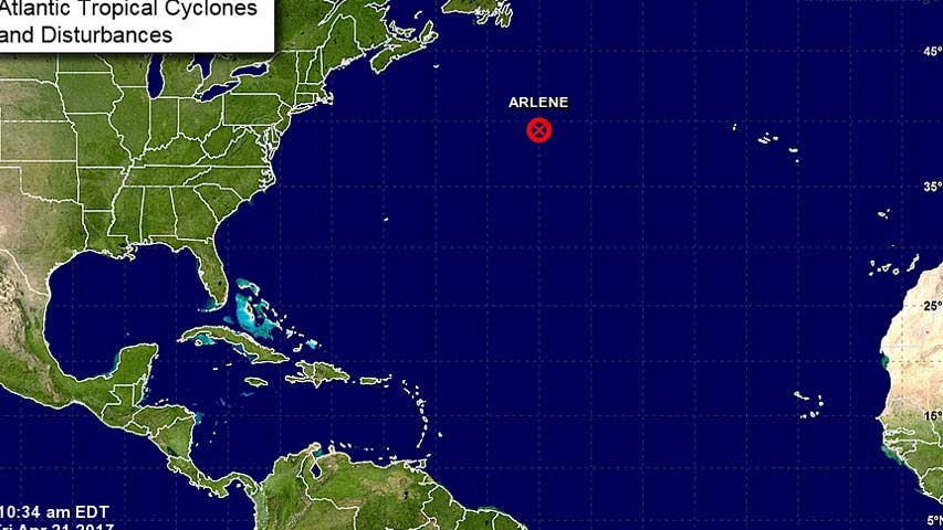 Tormenta Arlene pierde sus características tropicales en el Atlántico