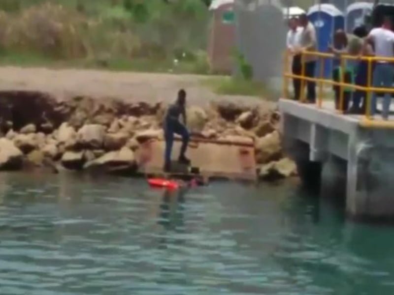 ¡Qué susto! Abuela cayó de un ferry a las aguas del Canal de Panamá