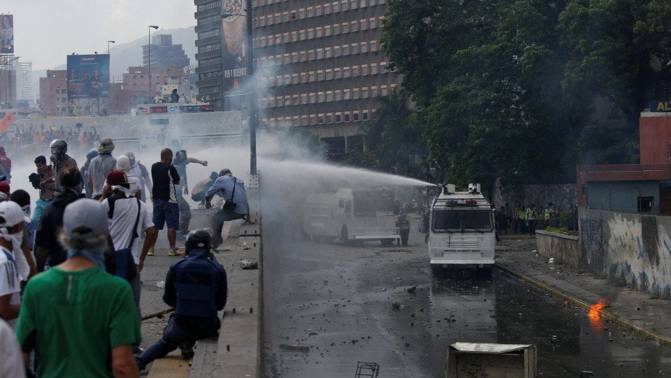 Denuncian abuso policial hacia manifestantes opositores en Venezuela
