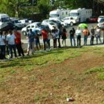 Largas colas para vacunarse contra la fiebre amarilla