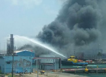 Voraz incendio tras explosión en zona portuaria de Colón (Videos)